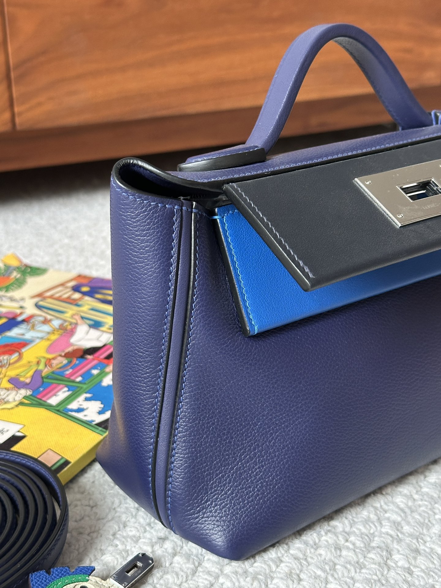 Hermes Kelly Mini 2424 21cm Handbag in Blue Nuit Black Clemence Leather 